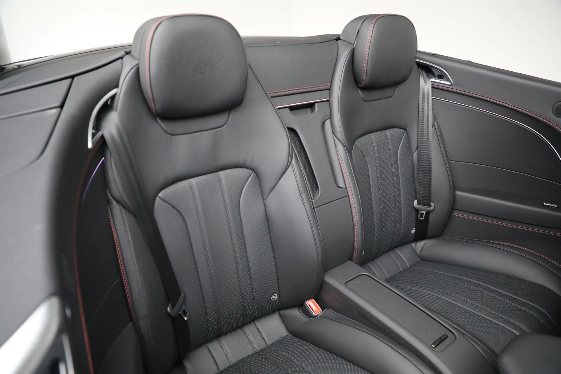 mph030_1090104239_New_2025_Bentley_Continental_GTC_Black_Edition_79fca2018a