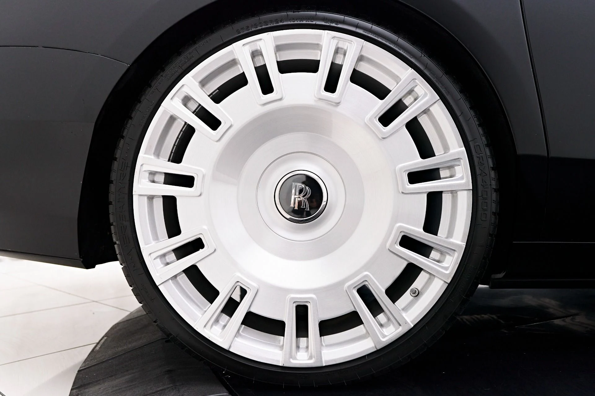 mph030_1101498032_Used_2024_Rolls_Royce_Ghost_Base_1755131984_9897c027ff