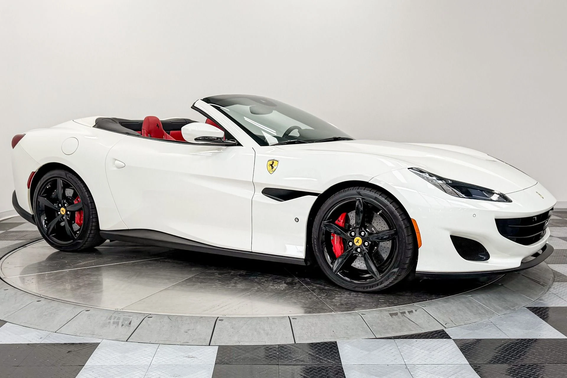 mph030_1113289196_Used_2020_Ferrari_Portofino_591_Horsepower_Two_Tone_Interior_1782839445_7db8df58ed