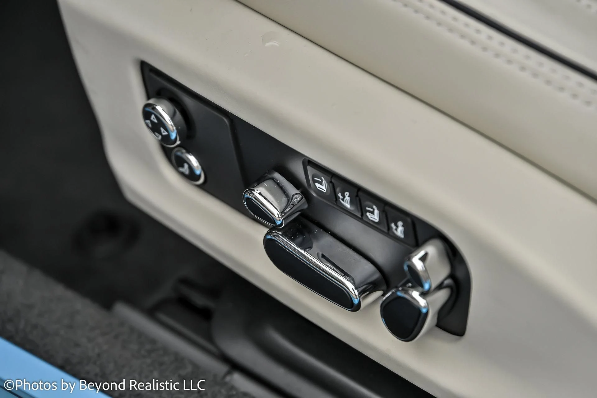 mph030_1122172298_Used_2024_Bentley_Continental_GT_Azure_Convertible_1761724799_eda2d79700