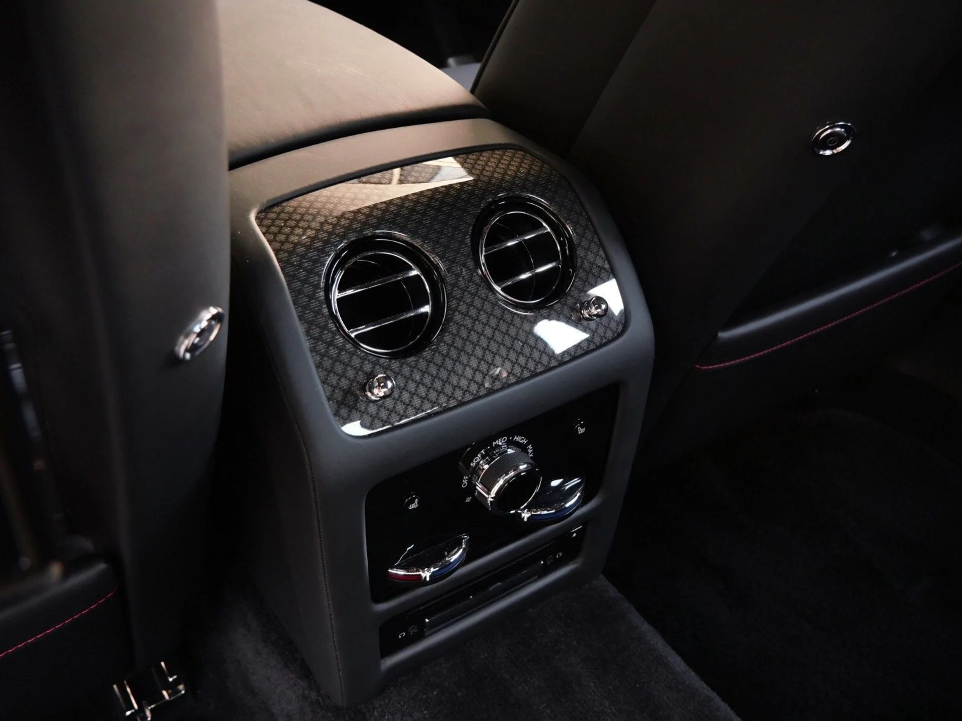 mph030_1124213715_9a9e0ff1eeb2ef1762fd2b610ae156c1x_4dc01c6dc6