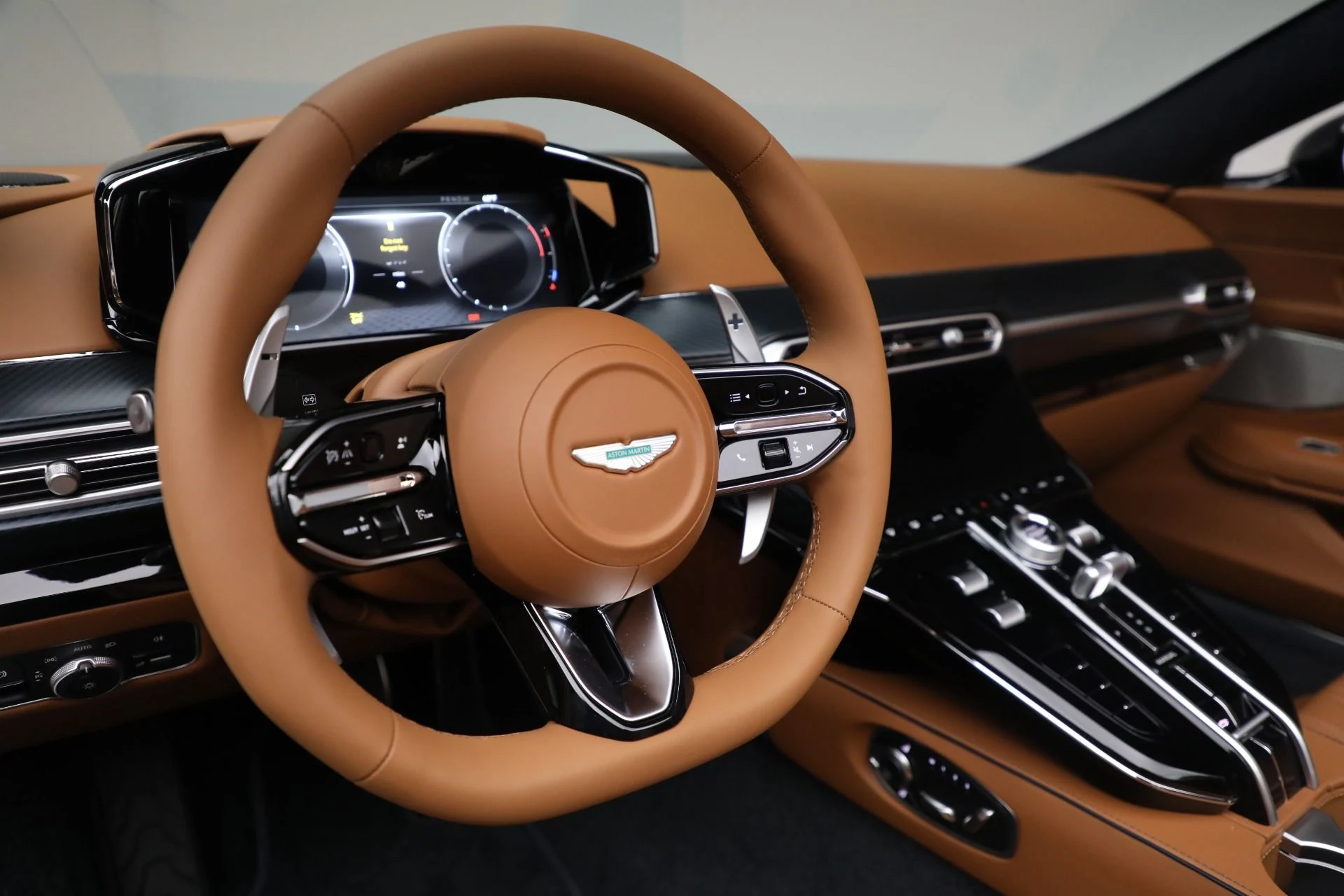 mph030_1146676464_New_2026_Aston_Martin_Vantage_Roadster_1762206600_4e4115ba17