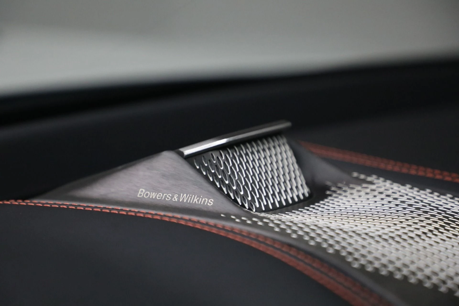 mph030_114738423_Used_2025_Aston_Martin_DBX_707_1773871461_cec095257f