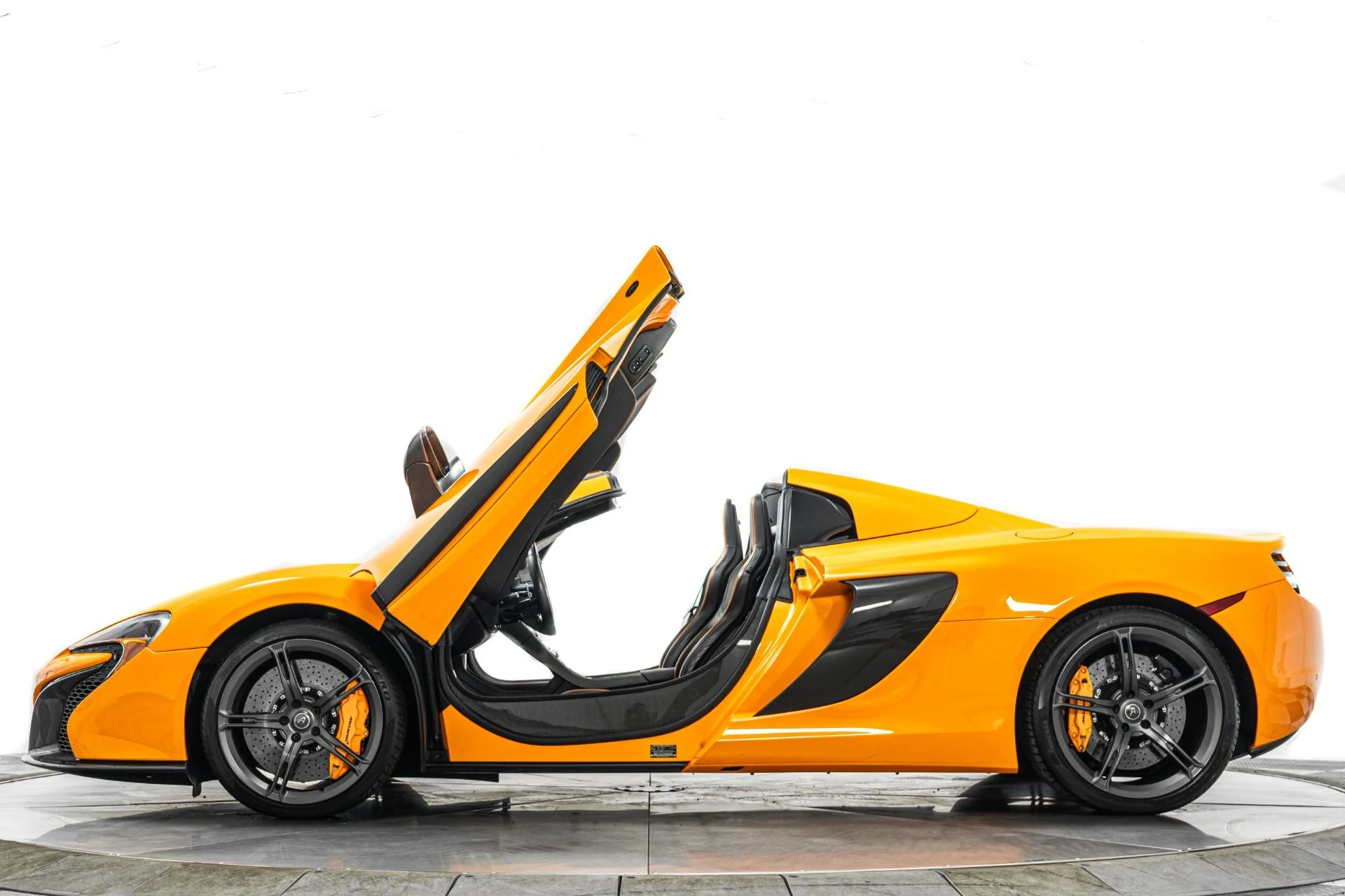 mph030_1150779507_Used_2015_Mc_Laren_650_S_Spider_Interior_and_Exterior_Carbon_Packs_Suspension_Lifter_1778269559_58aa370261