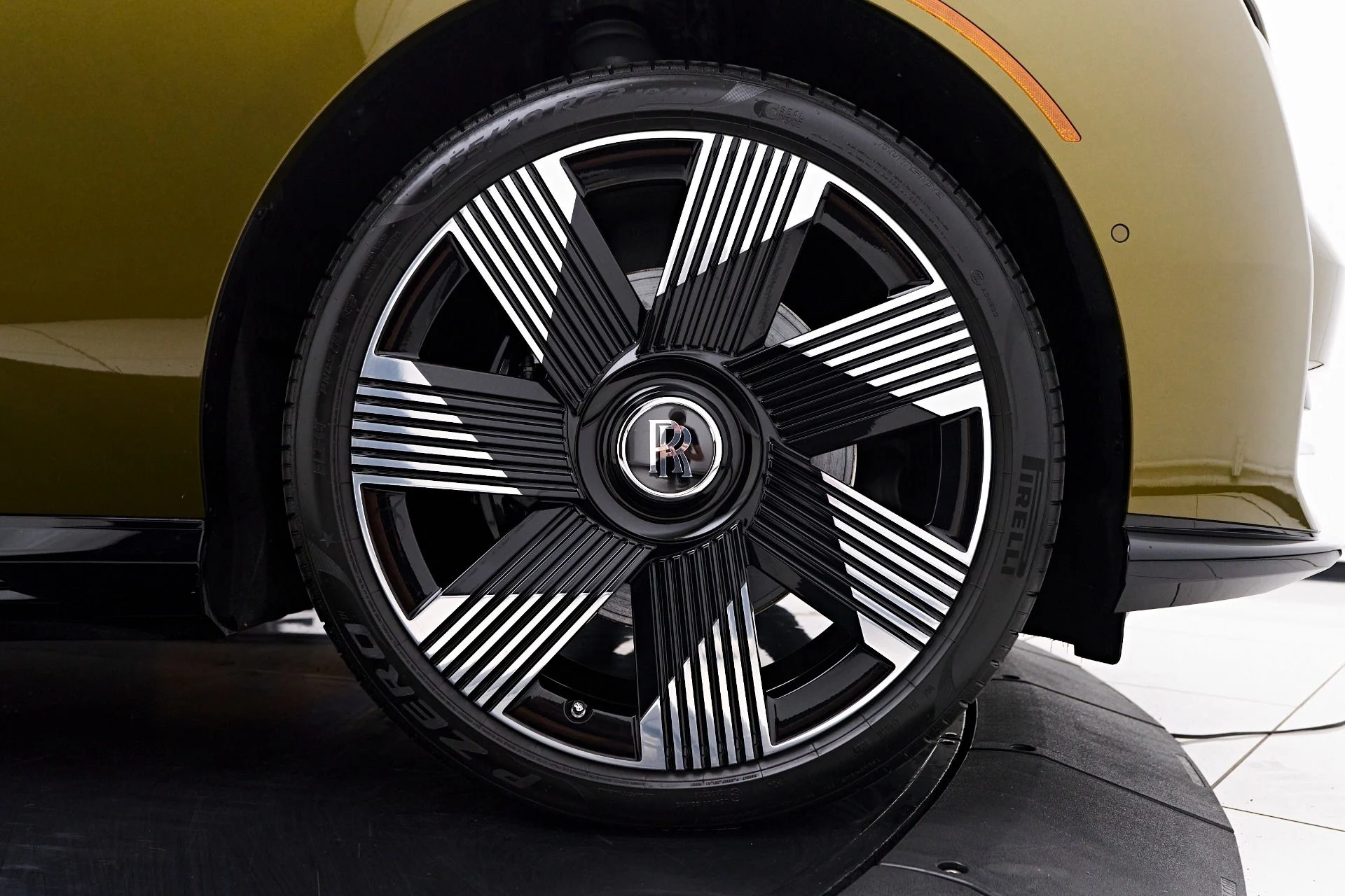 mph030_115706452_Used_2024_Rolls_Royce_Spectre_1753235106_df704286fb