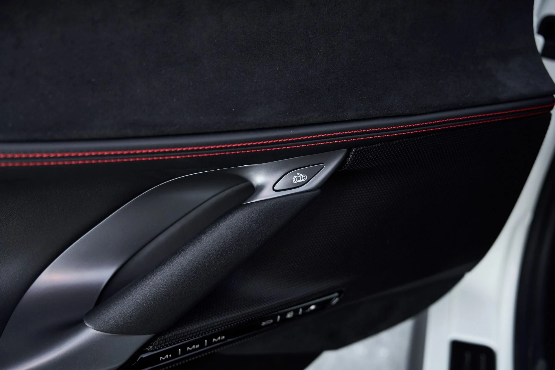 mph030_1164216428_Used_2023_Ferrari_SF_90_Stradale_Base_1762650964_bdcd2cd084