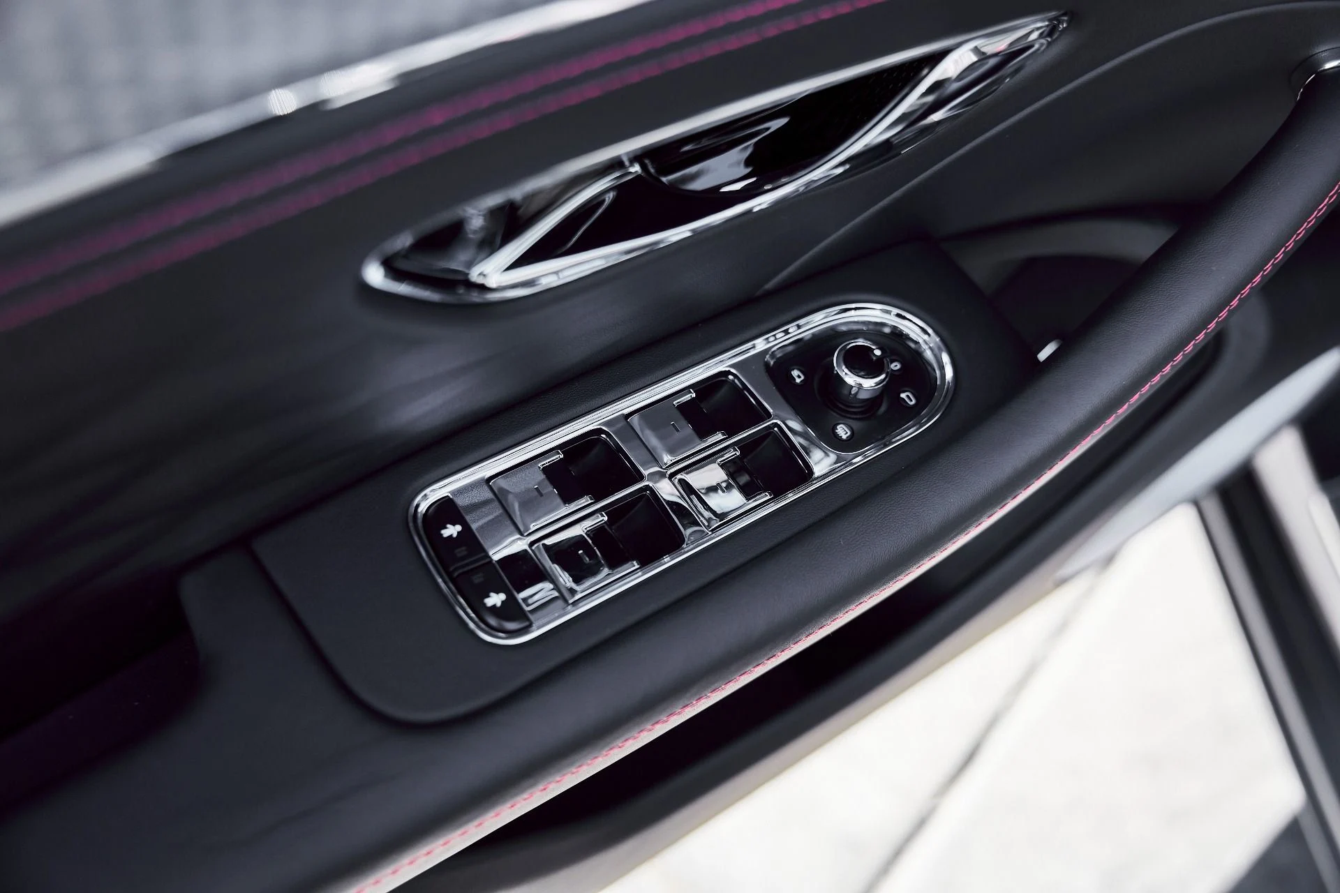 mph030_1164791960_Used_2023_Bentley_Flying_Spur_V8_1773280654_64bf6026de