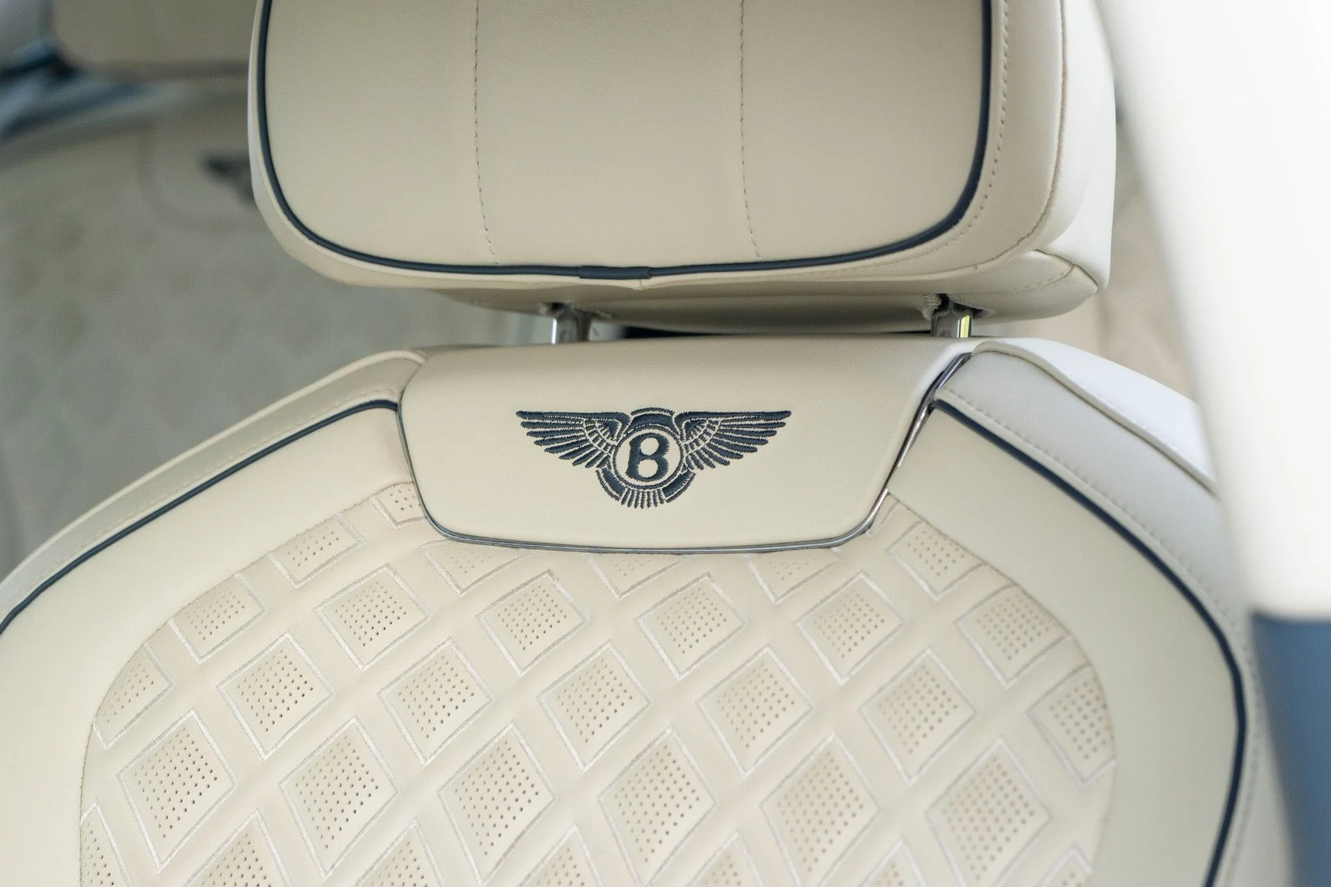 mph030_116942019_Used_2021_Bentley_Flying_Spur_W12_1764864797_27c7105b4d