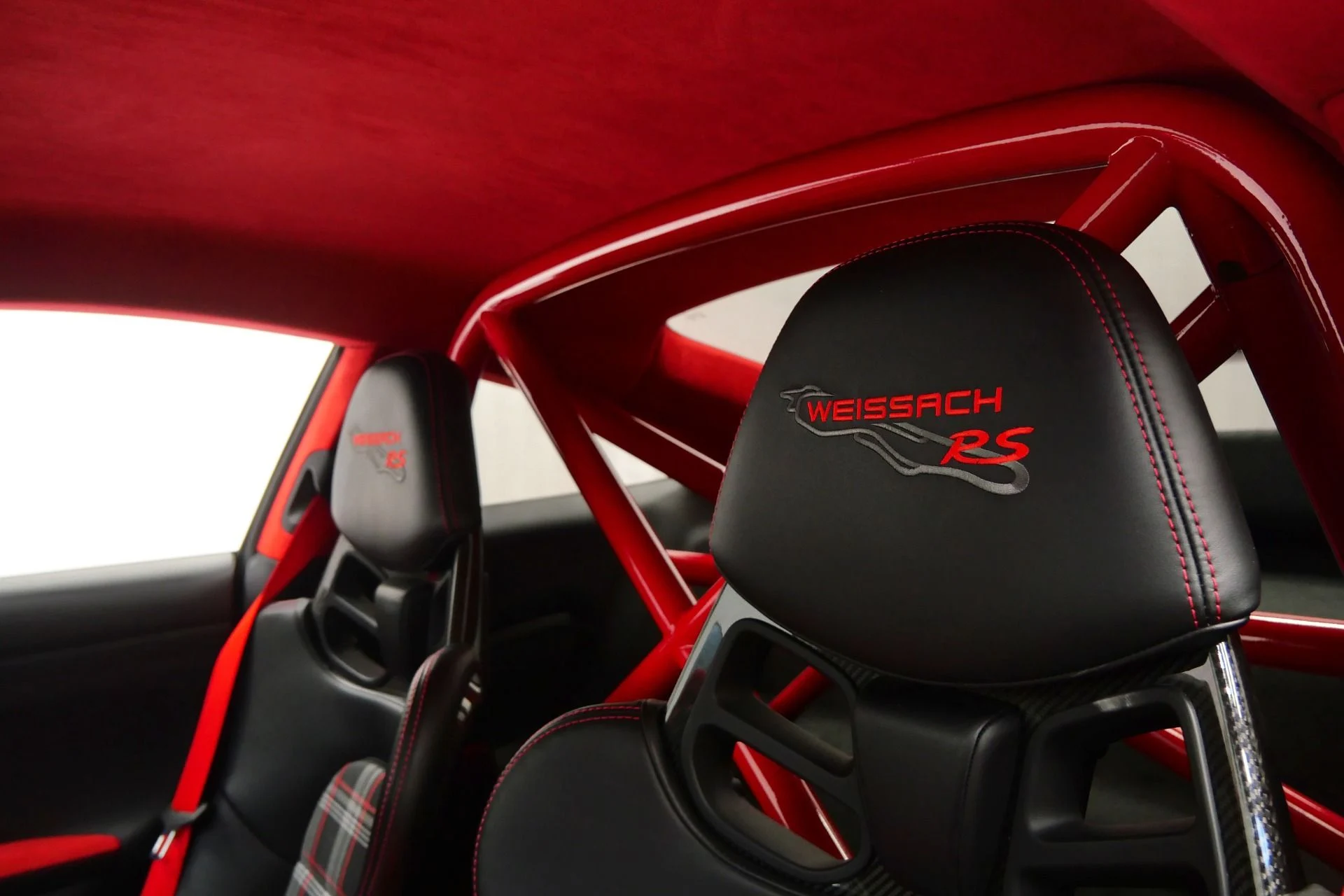 mph030_1176399772_Used_2018_Porsche_911_GT_2_RS_Weissach_Package_Front_Axle_Lift_1770139767_5b6464c95a