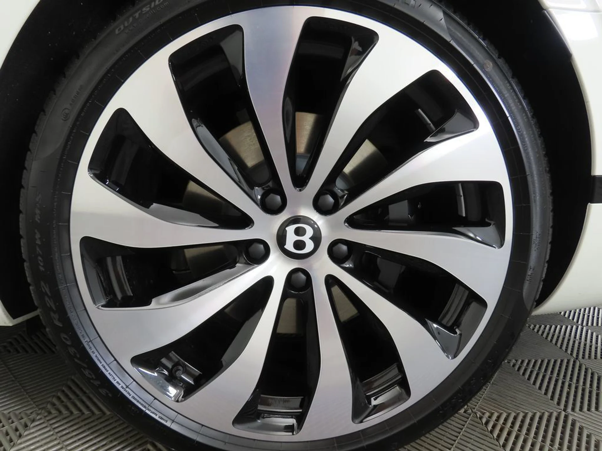 mph030_1176954737_new_2026_bentley_flying_spur_azure_8119_22909989_31_1024_2ce5a250b4