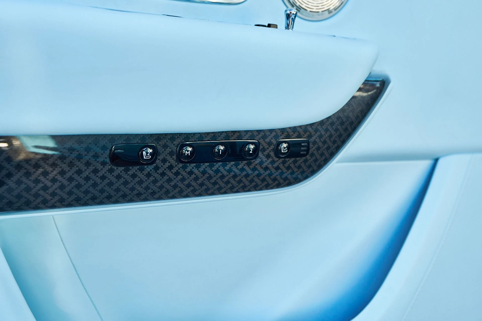 mph030_1177902628_Used_2022_Rolls_Royce_Cullinan_Black_Badge_1765411020_3d06a2f95f