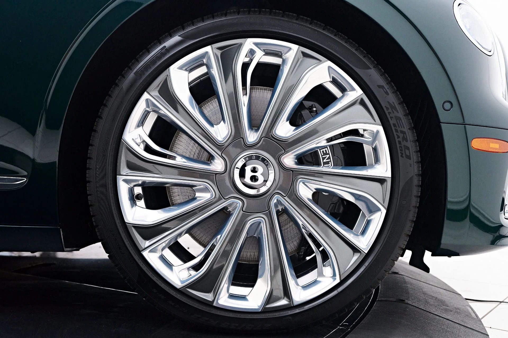 mph030_1178555607_Used_2024_Bentley_Flying_Spur_Mulliner_W12_1756173332_e534fbfbf4