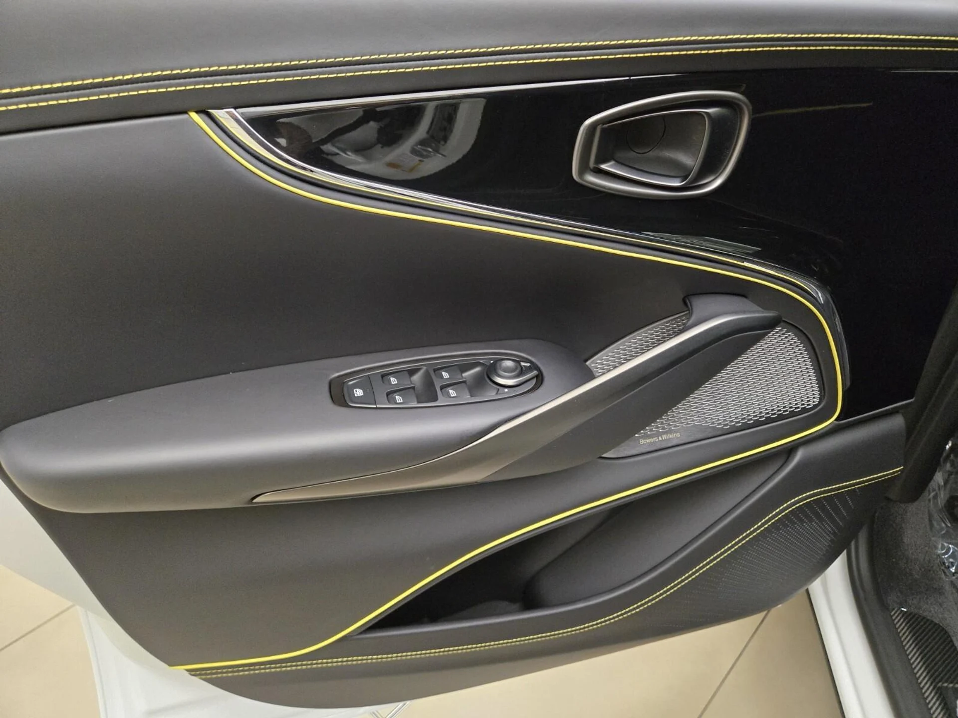 mph030_1185123040_New_2026_Aston_Martin_DBX_S_1783747093_f7dd3c795f