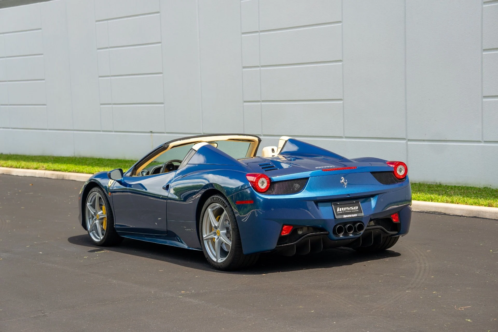 mph030_1196216466_Used_2014_Ferrari_458_Spider_1757965695_25e4389e58
