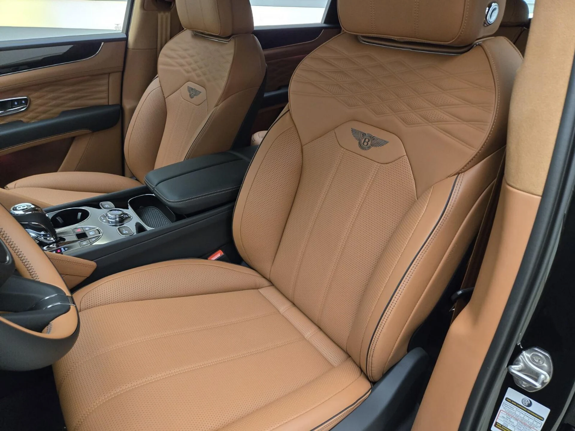 mph030_119874056_Used_2024_Bentley_Bentayga_V8_1743763220_12f433092c