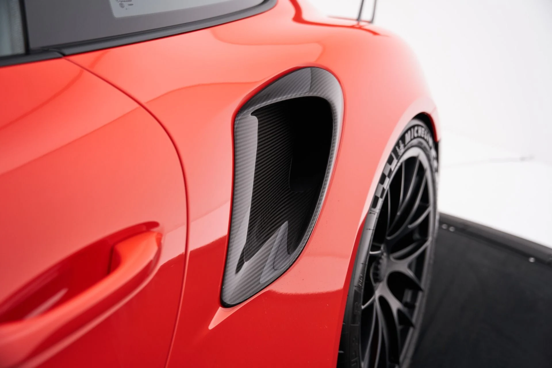 mph030_1200409709_Used_2018_Porsche_911_GT_2_RS_1792687147_1296787616