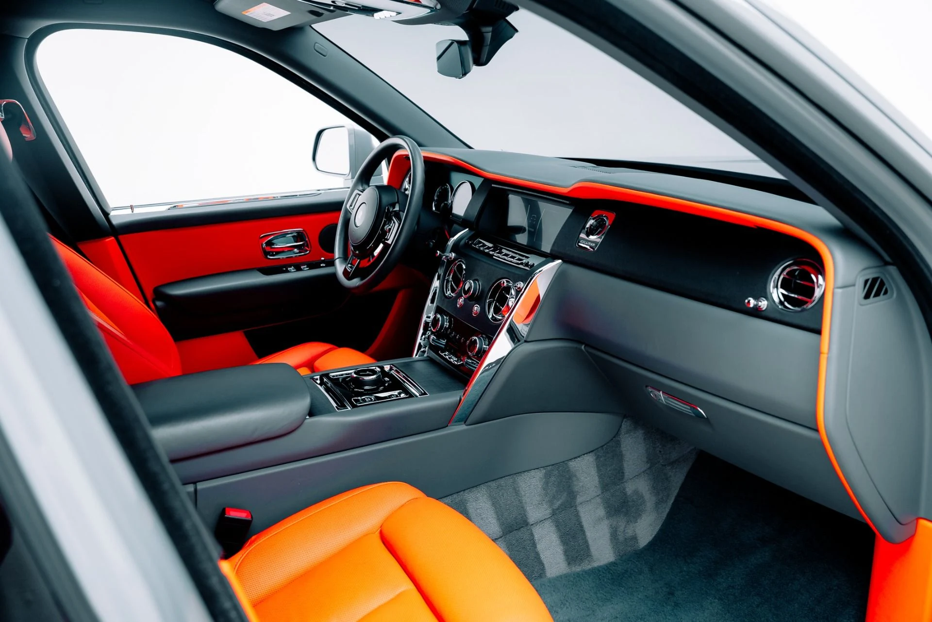 mph030_1207140500_Used_2020_Rolls_Royce_Cullinan_1764611748_d6bb503b02