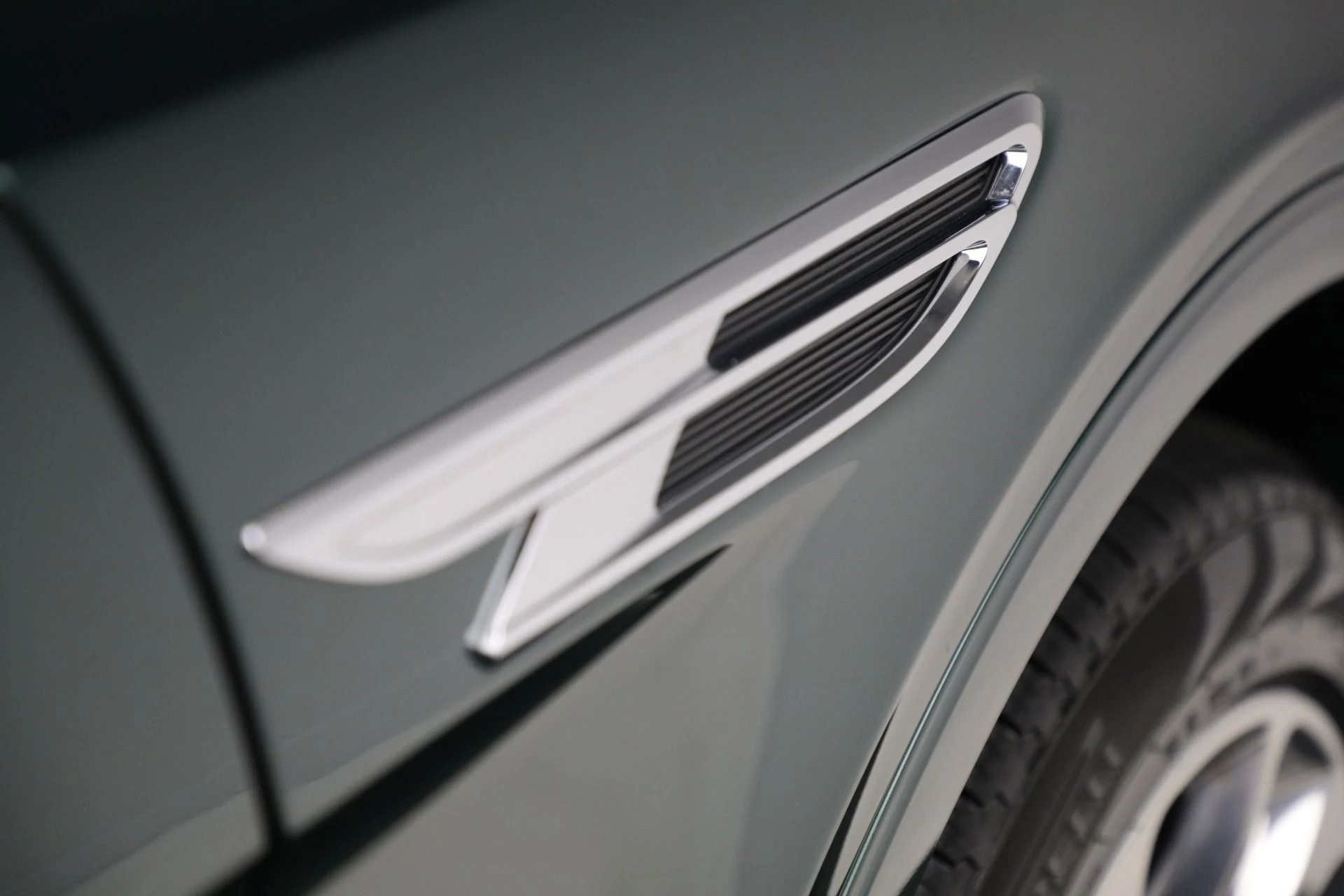 mph030_1212633202_Used_2023_Bentley_Bentayga_V8_13f399912b