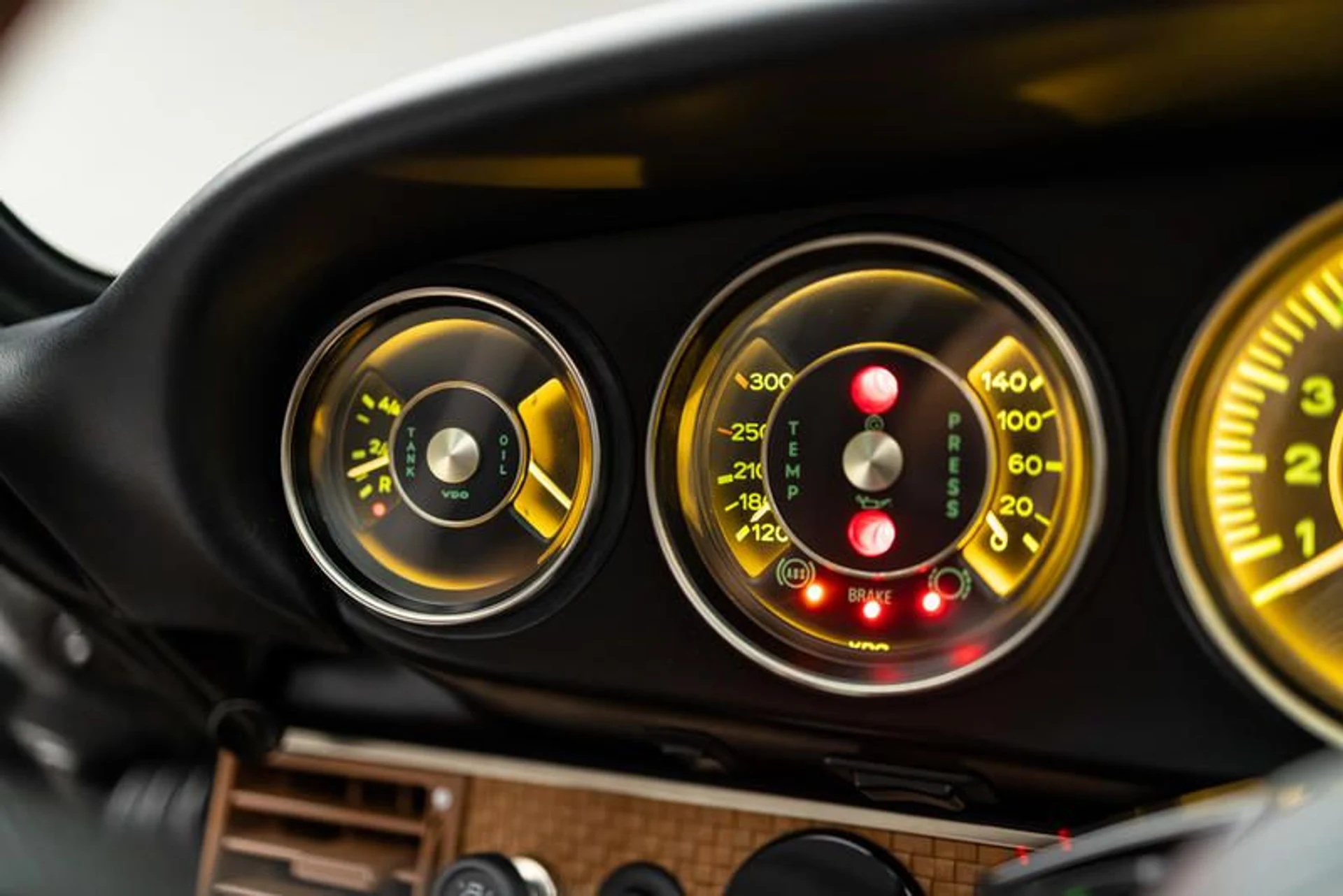 mph030_1214009031_09_B4_BDC_3_726_E_4_EFF_9_C83_9815_AE_94_BCAC_6734efb26c