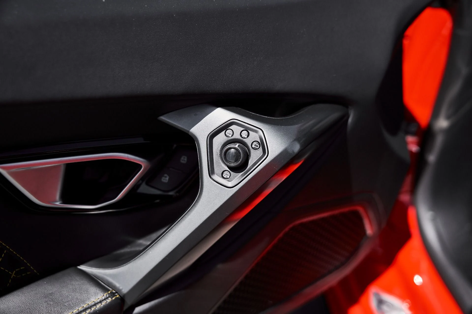 mph030_1215686825_Used_2023_Lamborghini_Huracan_EVO_Base_1776733419_d6993a128d