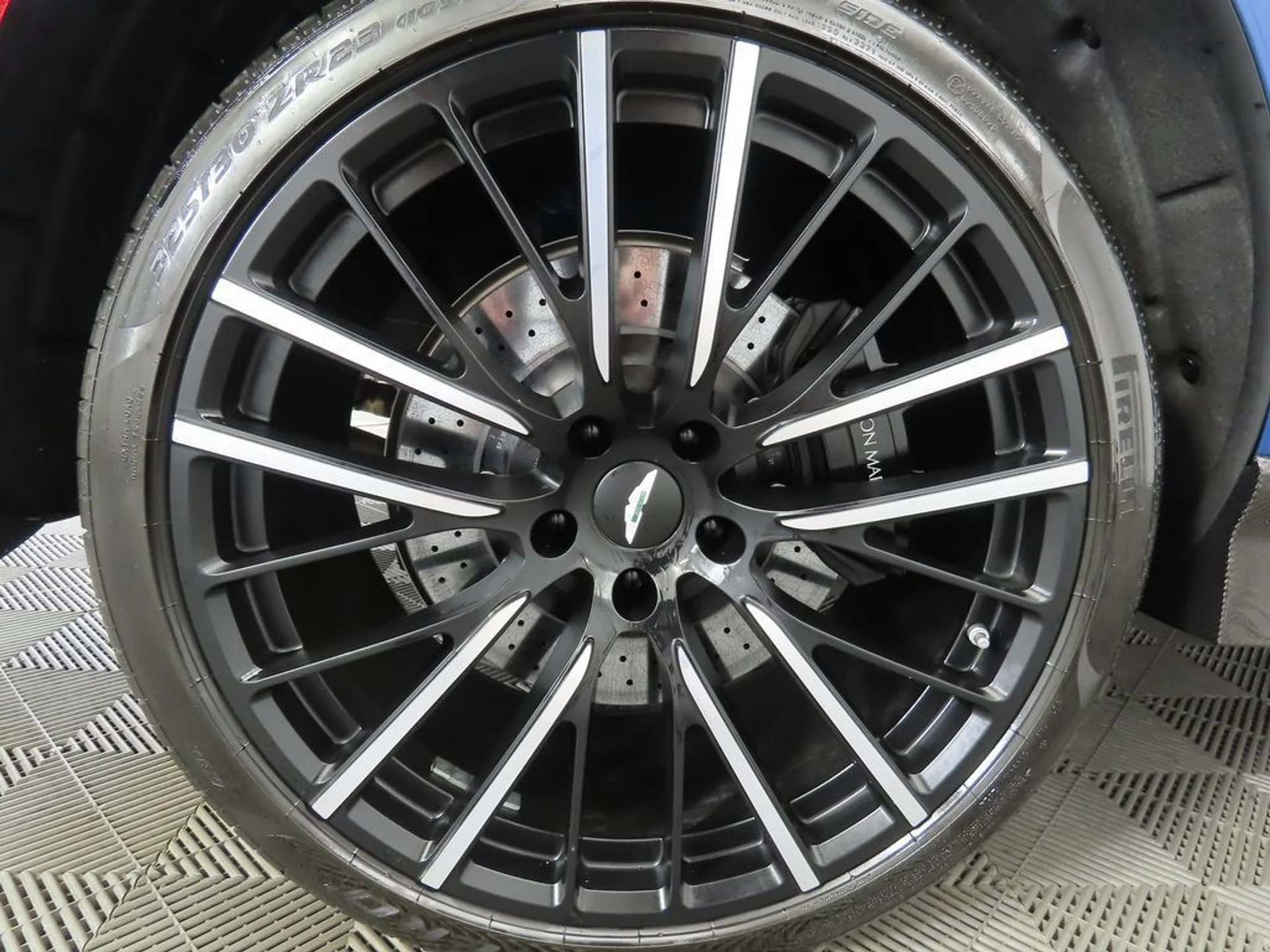 mph030_1219886264_used_2023_aston_martin_dbx_707awd_8119_22979398_31_1024_6e6017b7f8