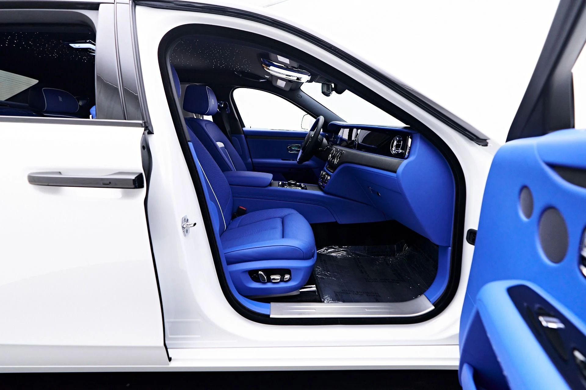 mph030_1223349426_Used_2024_Rolls_Royce_Ghost_Base_1757190829_17f5ba64c8