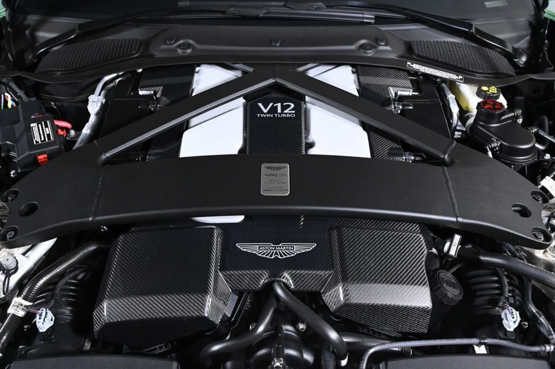 mph030_1232791547_new_2026_aston_martin_vanquish_volante_11350_22992982_31_1024_fd493365f0