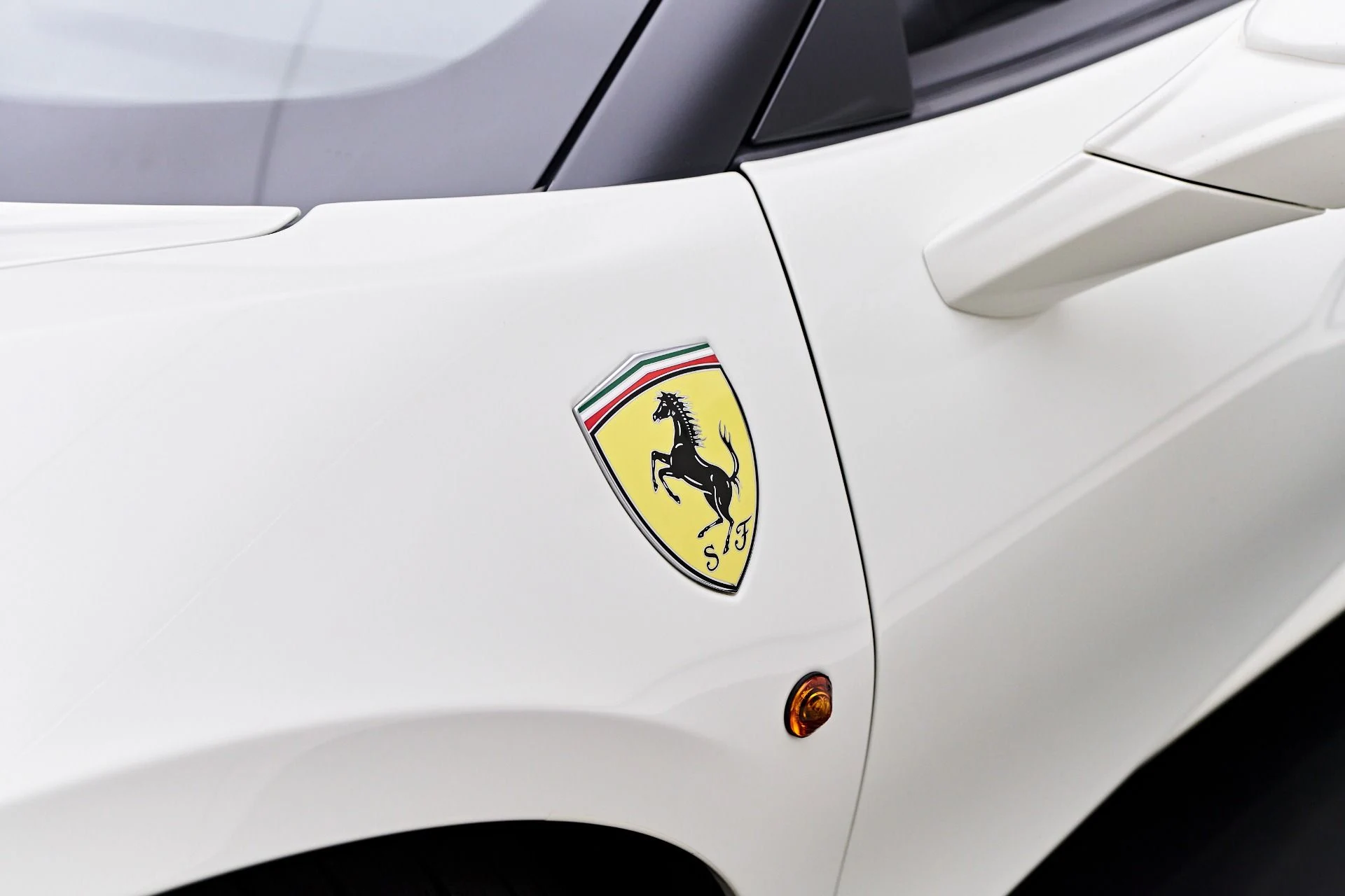 mph030_1233641173_Used_2019_Ferrari_488_Spider_Base_1748546084_7a04ffc977
