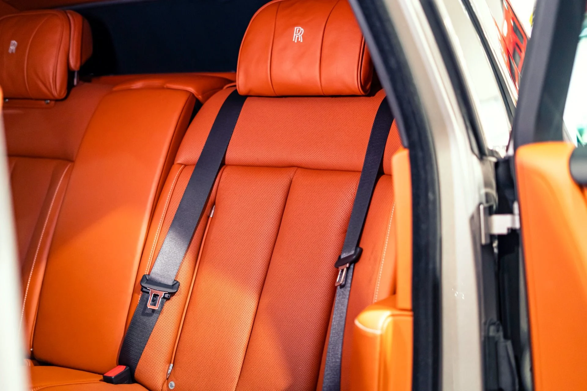 mph030_1236634200_Used_2018_Rolls_Royce_Phantom_Mansory_Edition_1780351839_034e923040