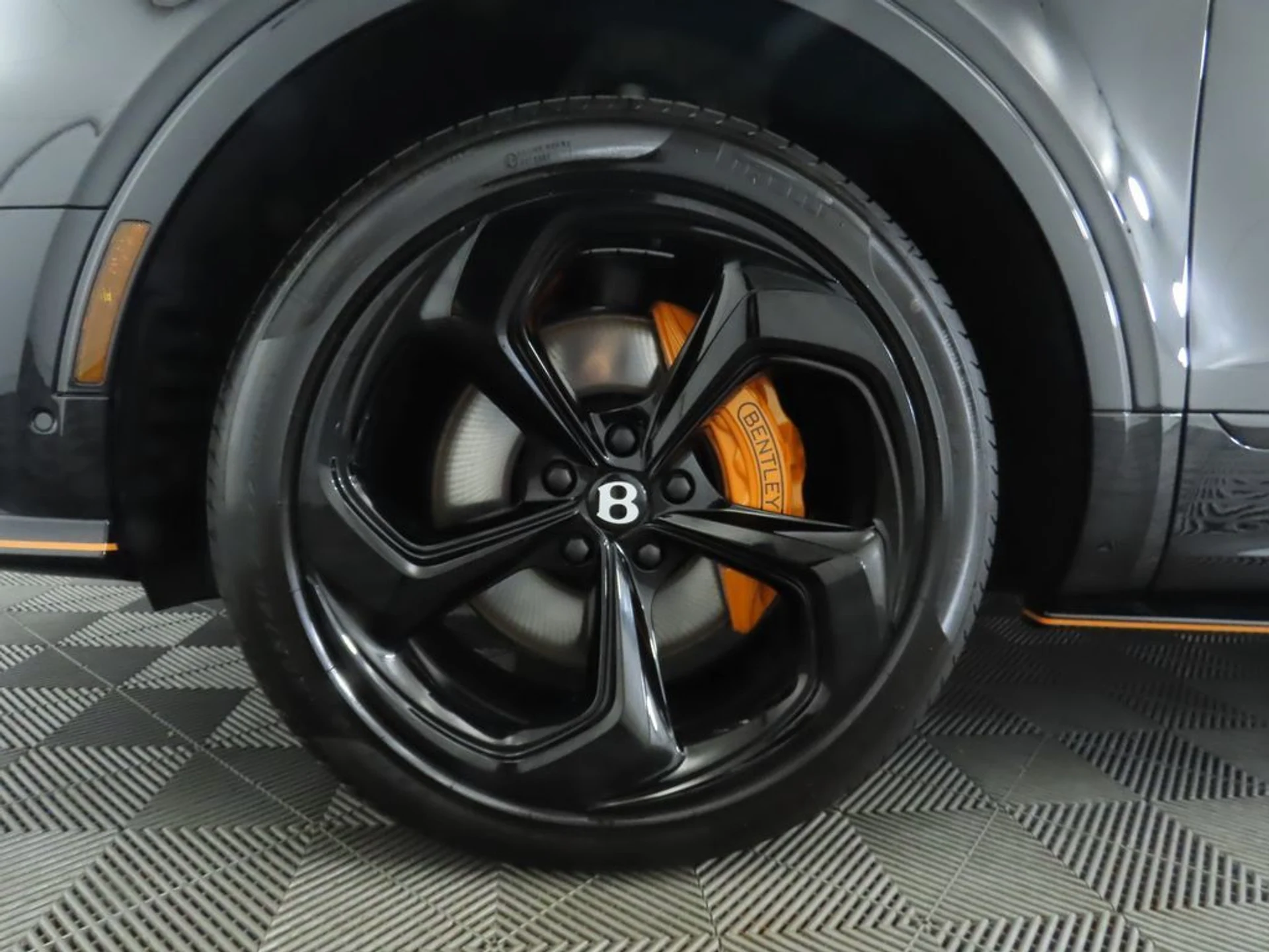 mph030_1239423096_new_2025_bentley_bentayga_v8awd_8119_22925566_31_1024_7f3f278781