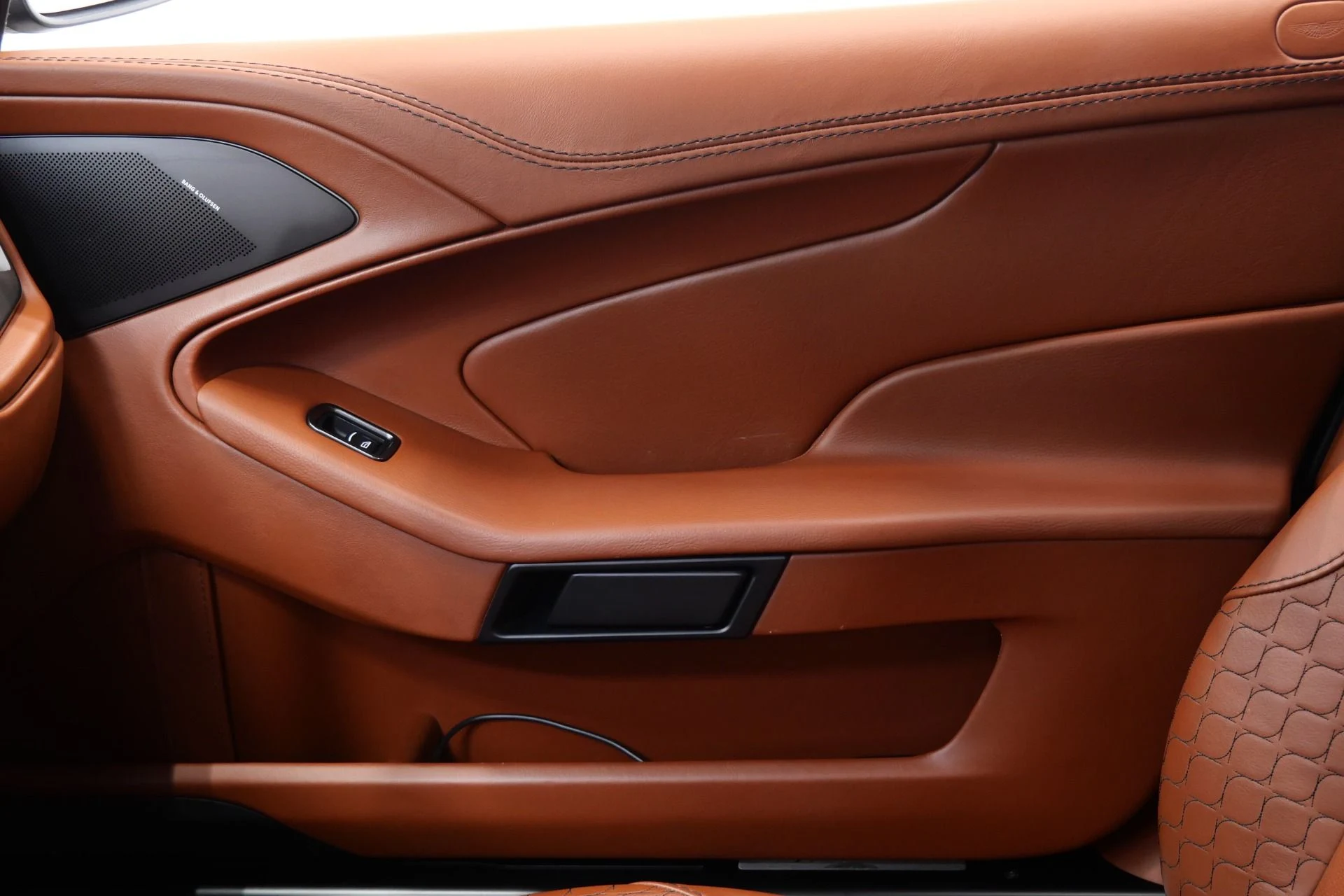 mph030_1242758944_Used_2014_Aston_Martin_Vanquish_Hourglass_Quilting_Beautiful_Color_V12_Power_1770409354_8e612318eb