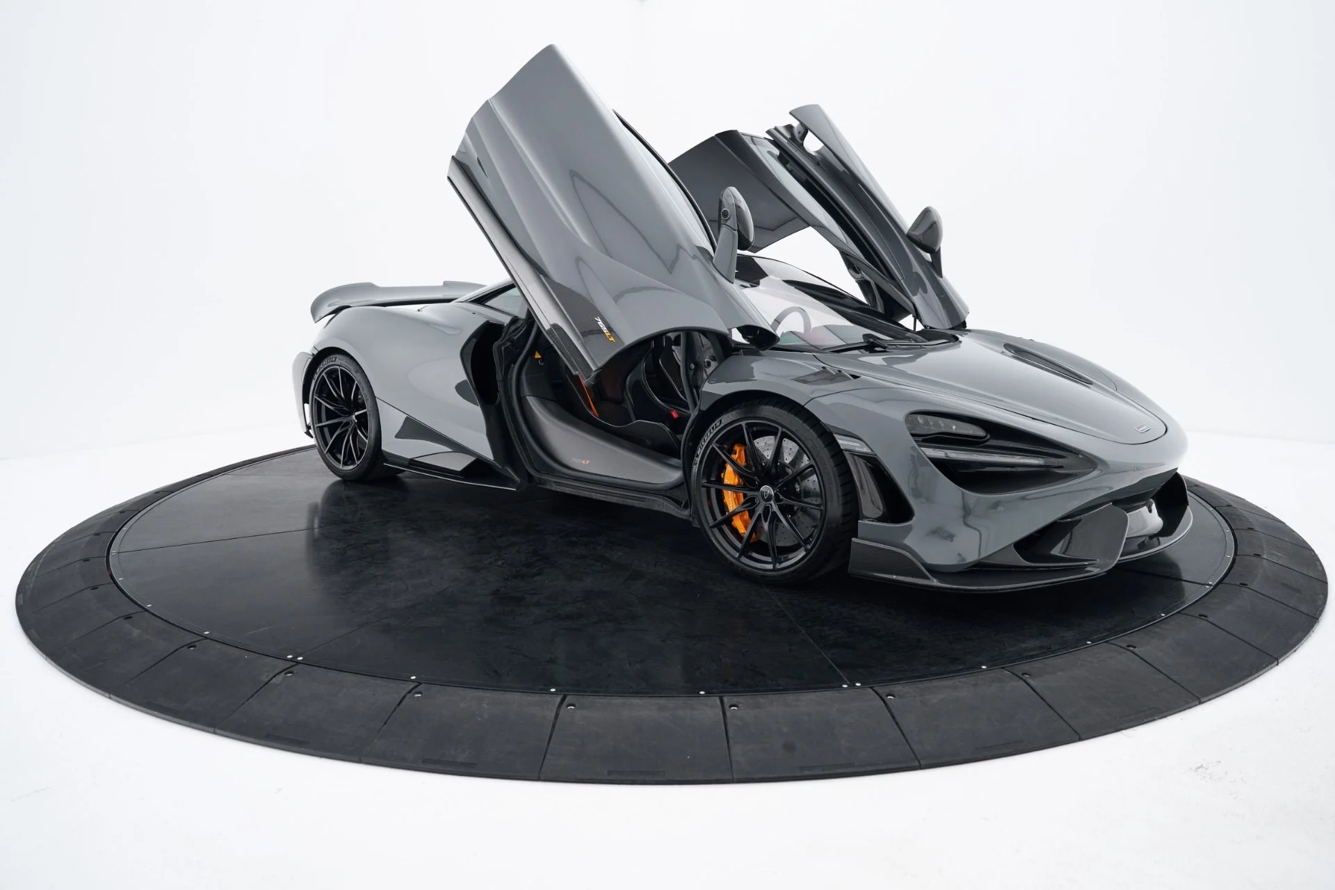 mph030_1244425570_Used_2021_Mc_Laren_765_LT_Base_1793123903_288b0daf81