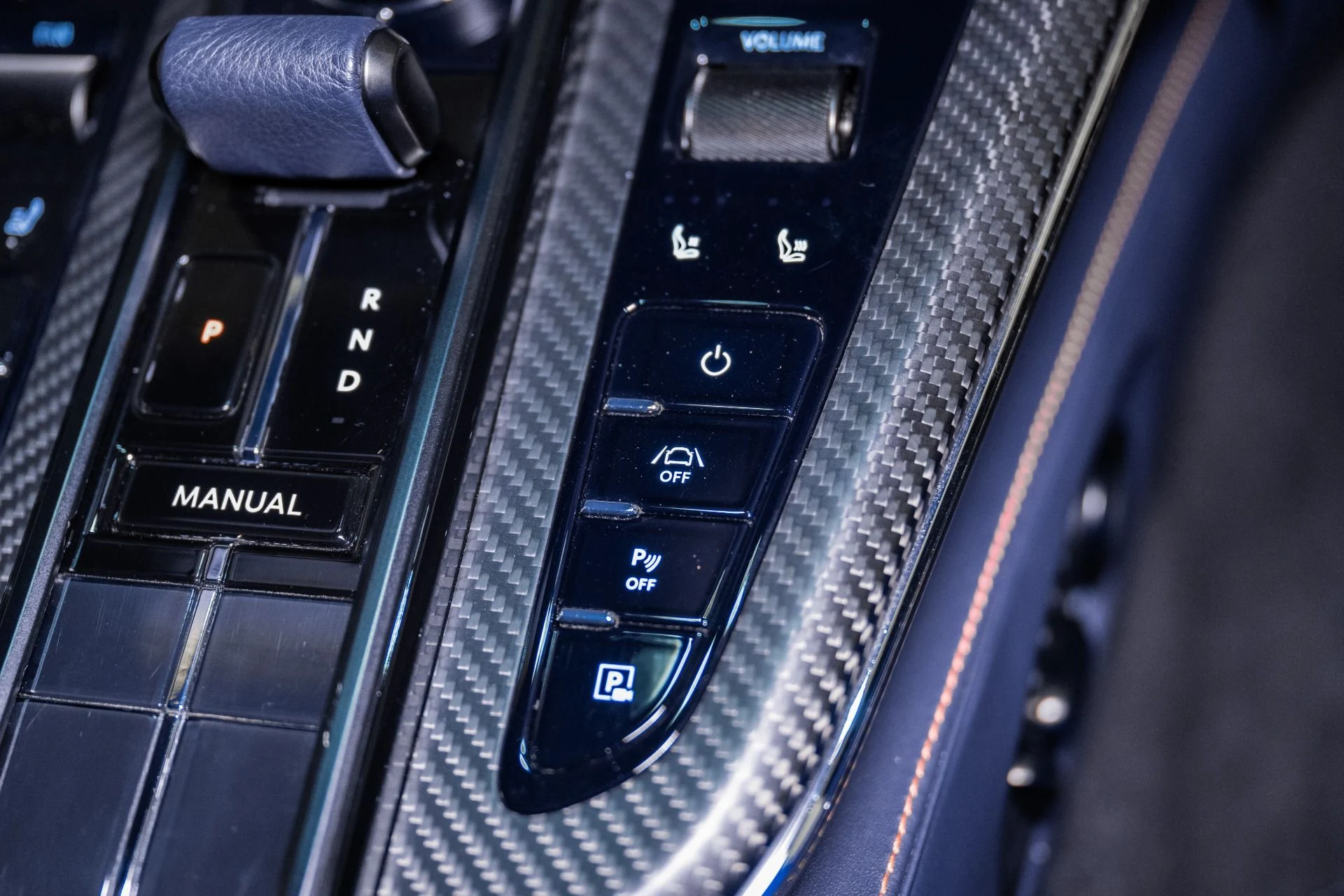 mph030_1248452990_Used_2025_Aston_Martin_Vantage_1754335114_e5afe1be0a