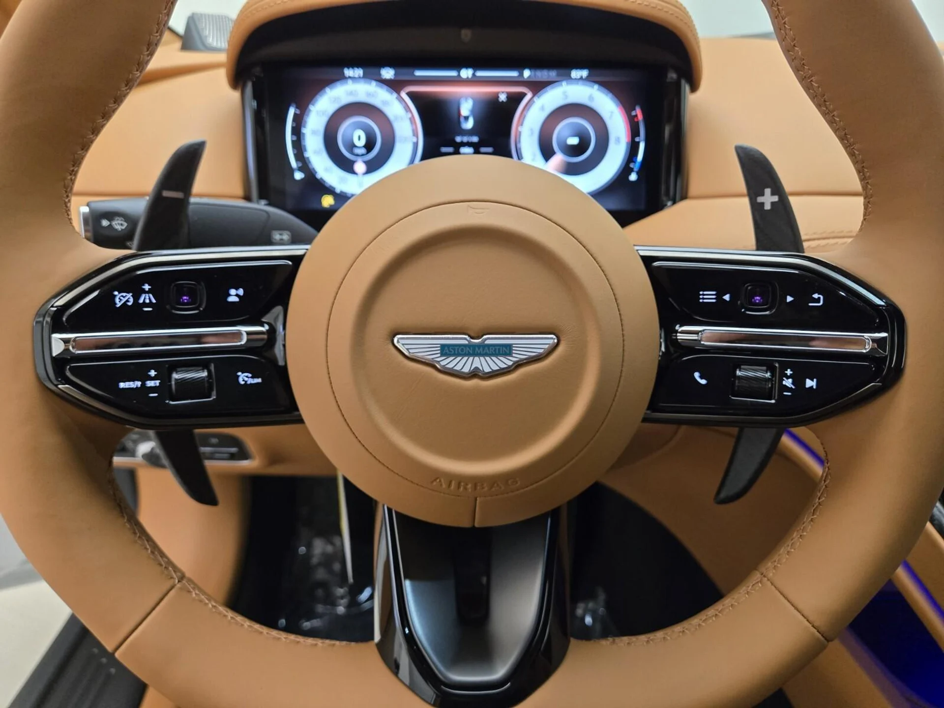 mph030_1265673856_New_2026_Aston_Martin_DB_12_Volante_1756187326_c42ecb4a1b