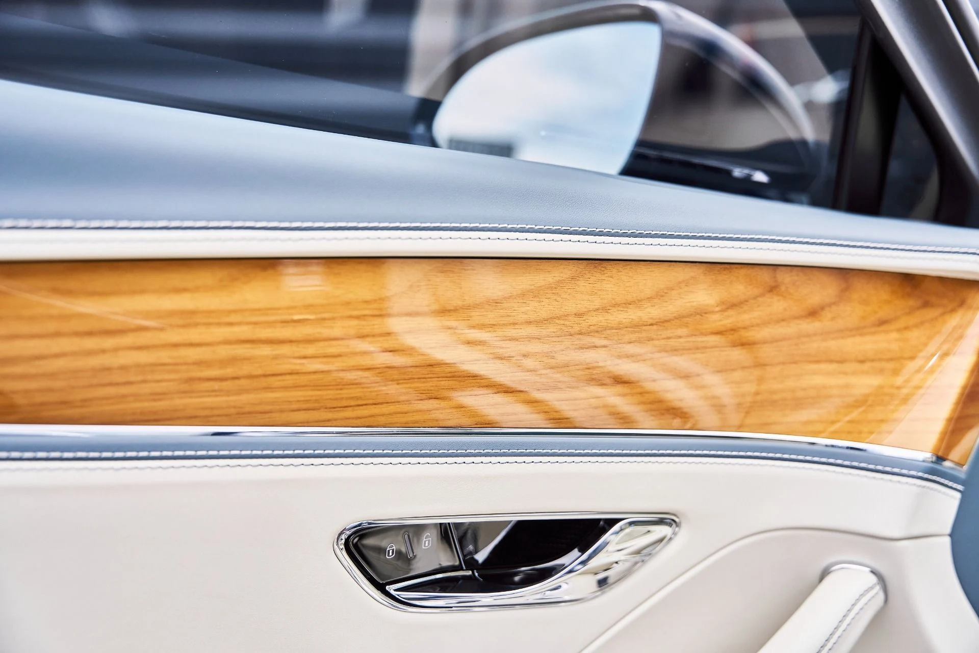 mph030_1268421708_Used_2021_Bentley_Flying_Spur_V8_1779867090_f23f2c83d5
