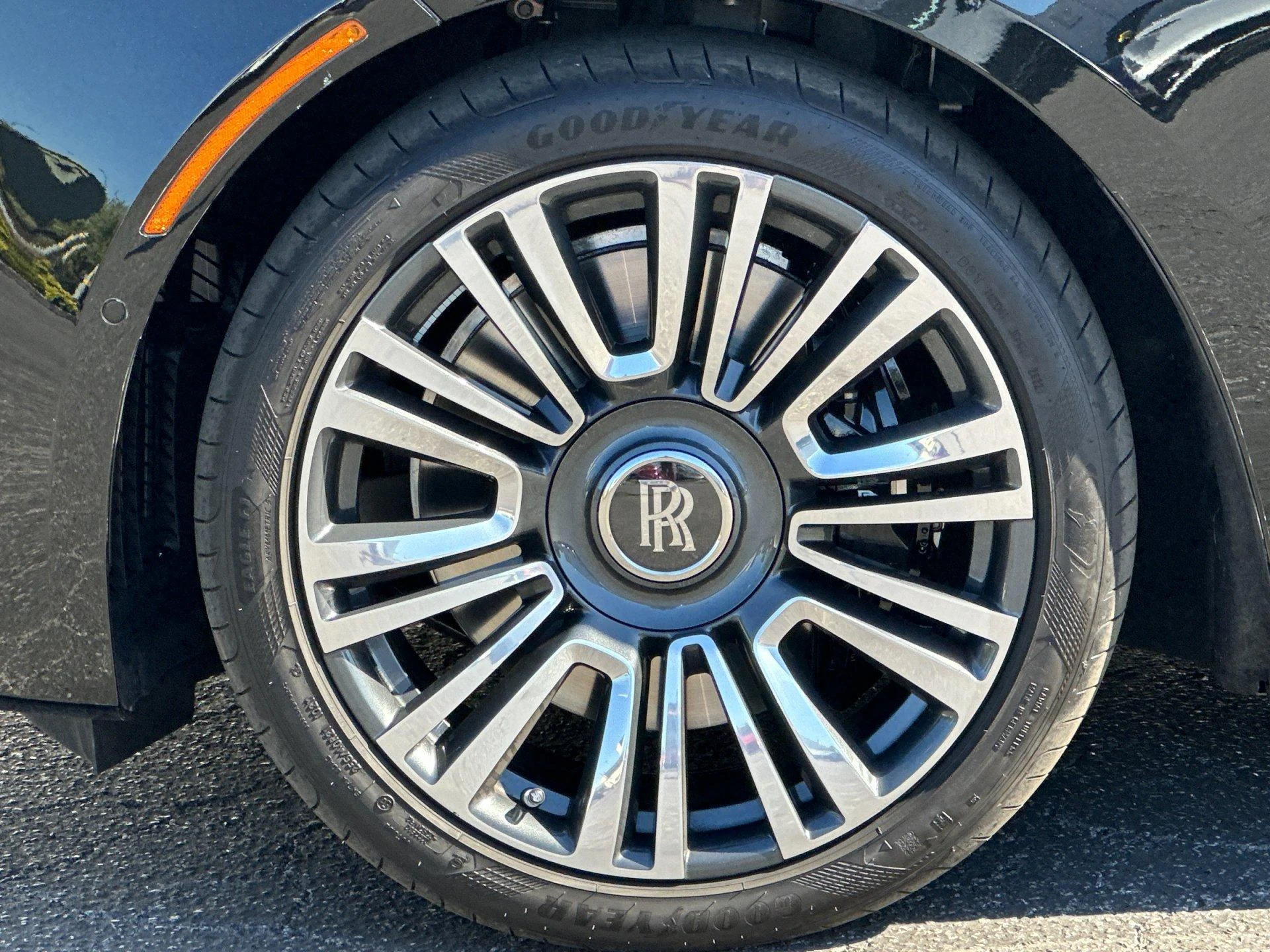 mph030_1280478312_Used_2023_Rolls_Royce_Ghost_EWB_1792147645_d608bf209d