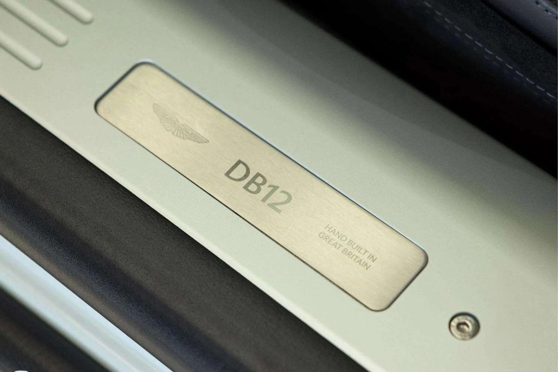 mph030_1281453169_vx_Tjf_MC_0ajh_IF_9kah_R_Cb2_H6_Bks_77ea9acdd5