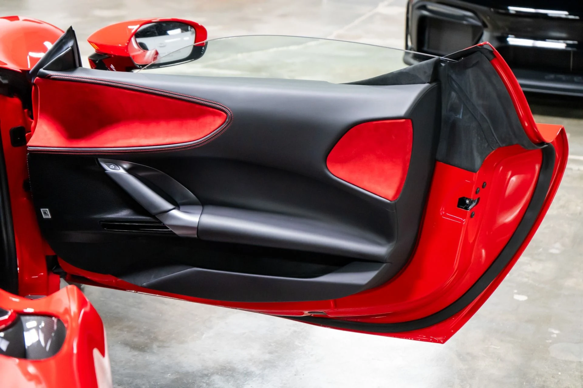 mph030_1283614379_Used_2023_Ferrari_SF_90_Stradale_1758051798_a7a5155ef6