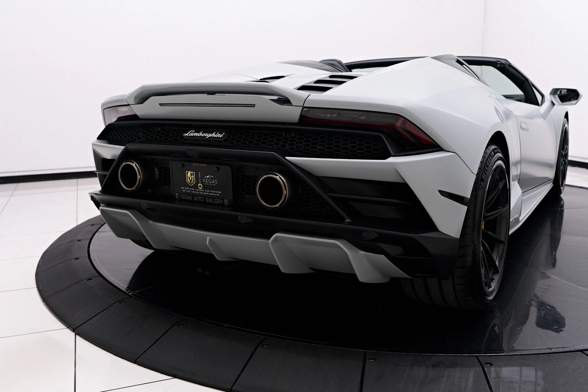 mph030_1292658785_Used_2021_Lamborghini_Huracan_EVO_Base_1754524536_b1662aac42
