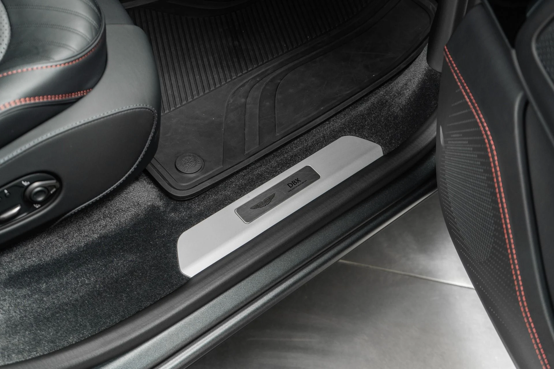 mph030_1292769136_Used_2025_Aston_Martin_DBX_707_23_Inch_Wheels_Factory_Matte_Paint_697_Horsepower_1774034750_b66533718d