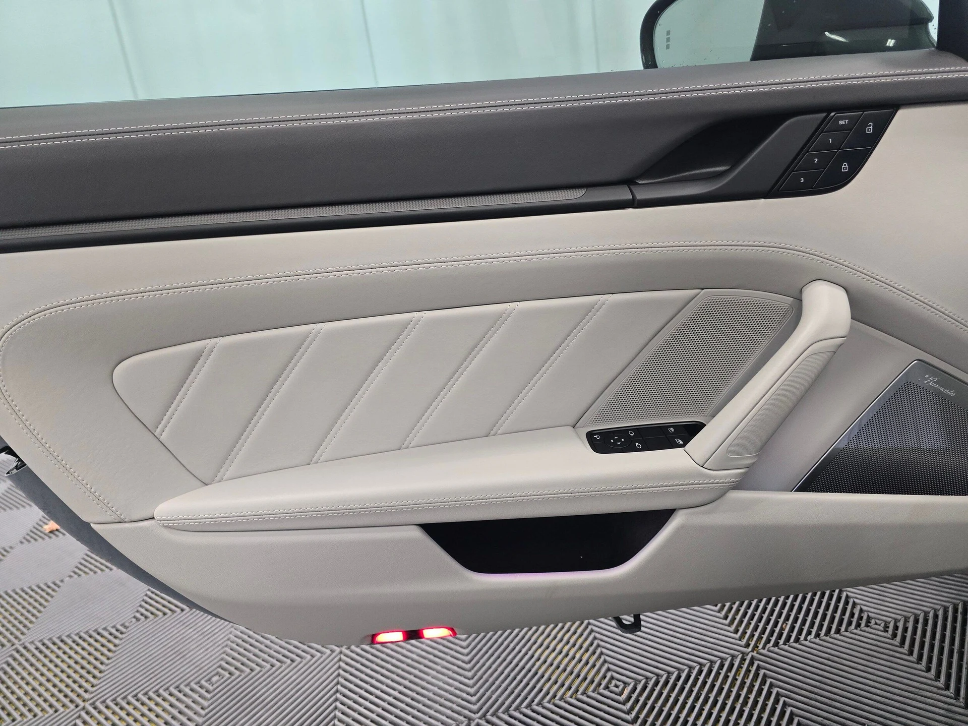 mph030_1293879292_ac497d81bf944181665e3b3e35ca6326x_b9de2c9703