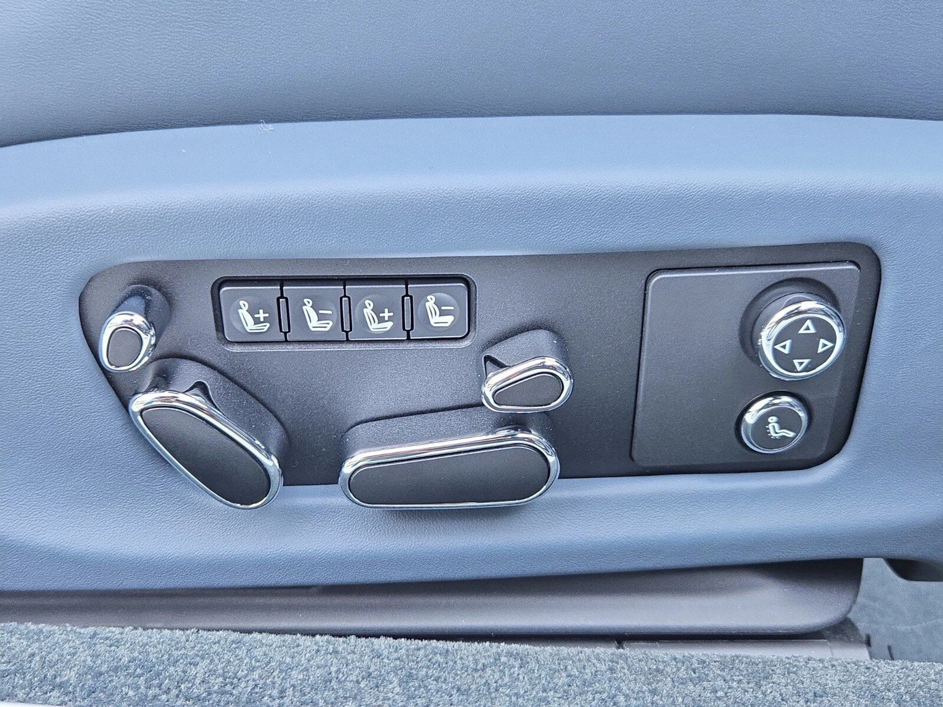 mph030_1310289176_36f8b6b4db67727b920bee2a48e8f867x_ffef10492c