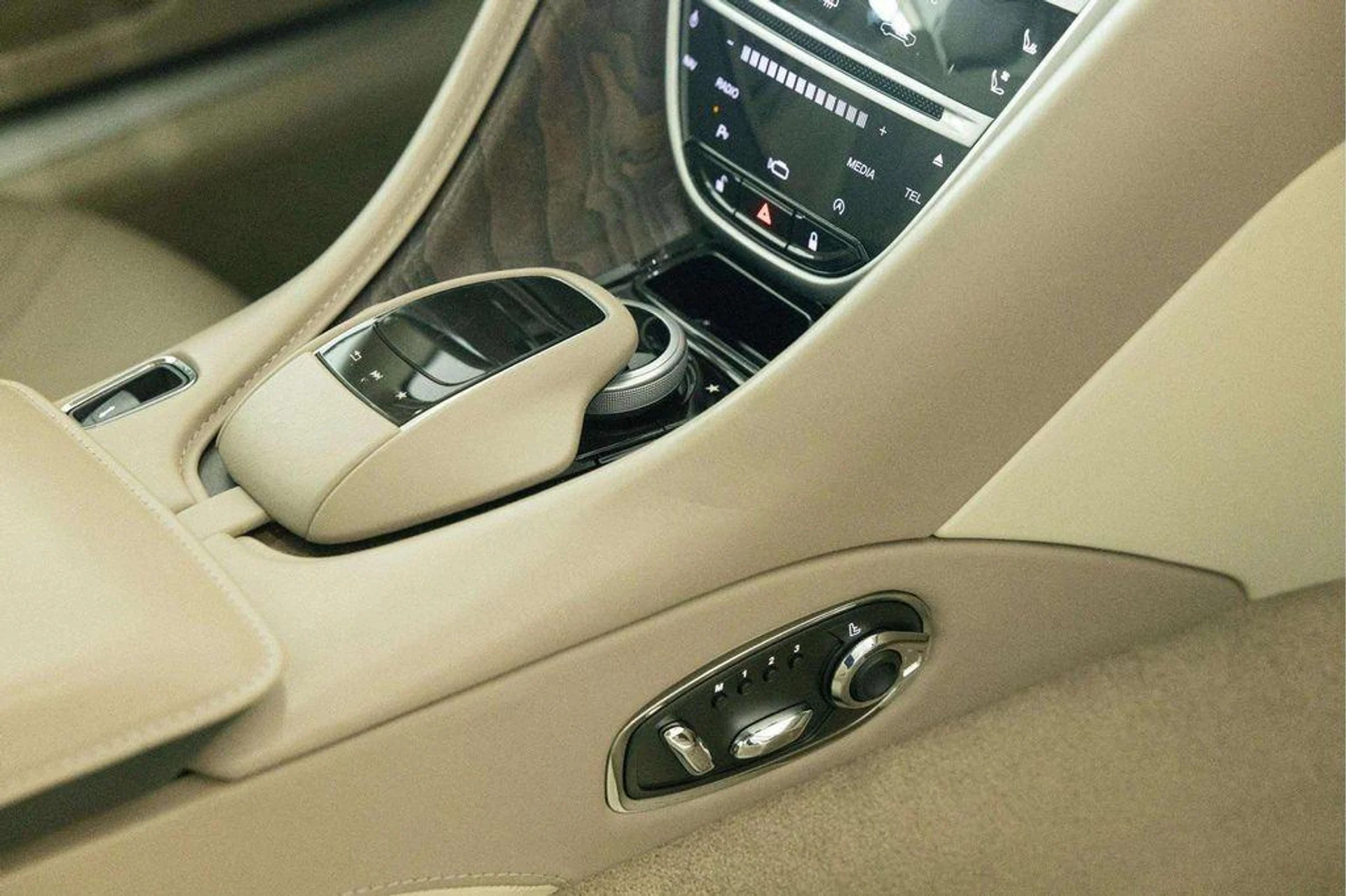 mph030_1311249455_SNZ_Dgo2s_R7ci72_GV_Kam_W4_Ah_Xw_Ks_5c2e9b58f6