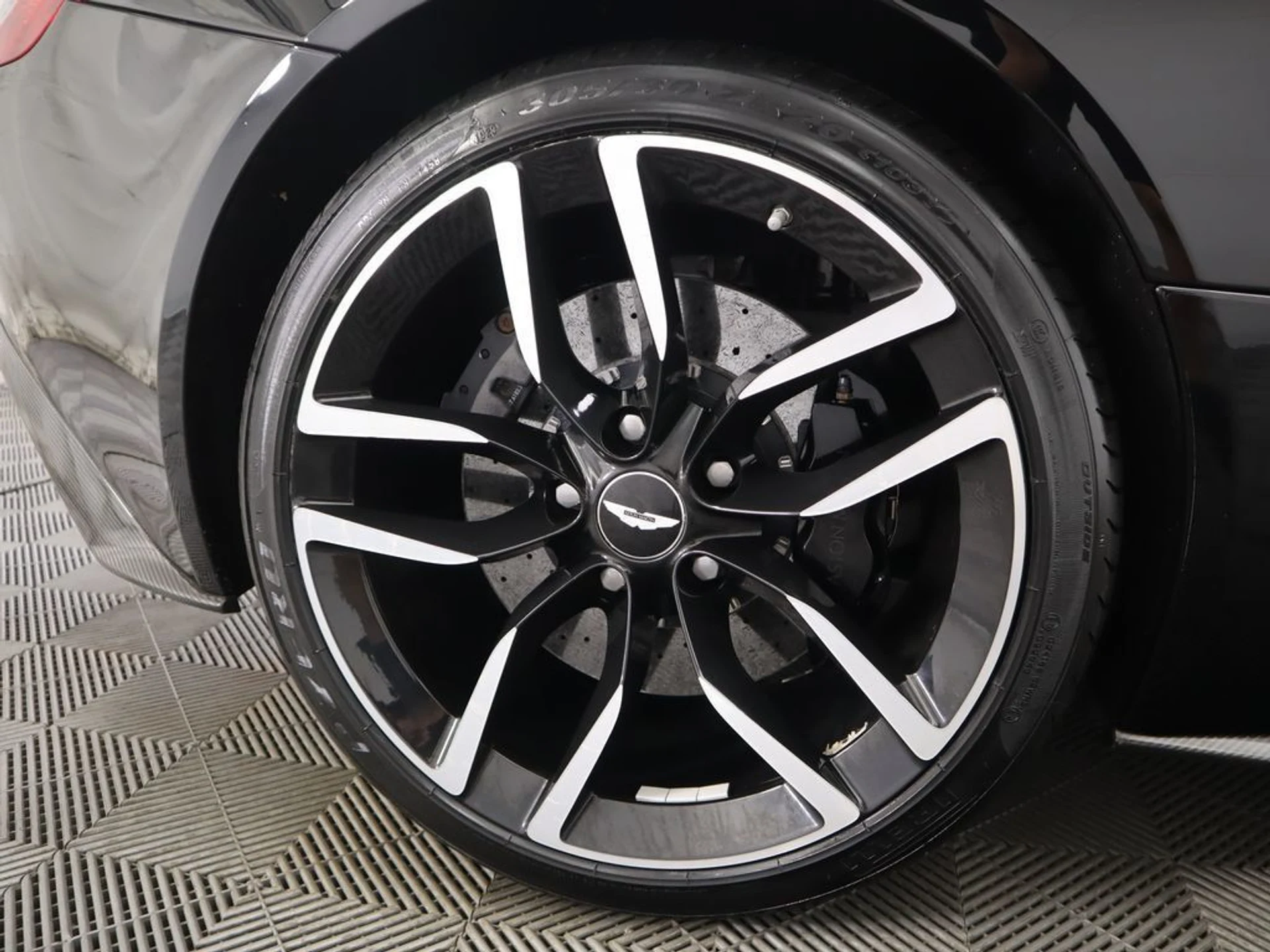 mph030_1313744674_used_2015_aston_martin_vanquish_2drcoupe_8119_22944423_31_1024_dfd01c3227