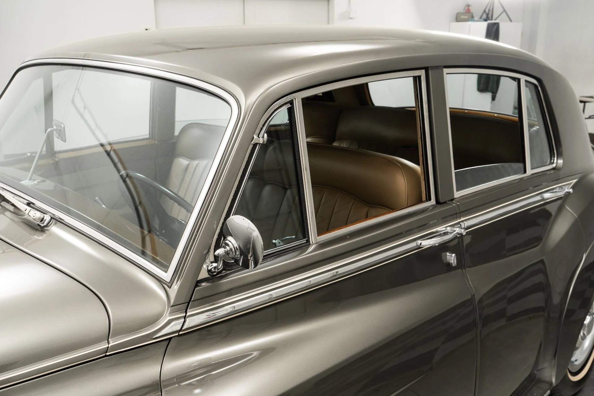 mph030_1324227211_Used_1960_Rolls_Royce_Silver_Cloud_II_1757511500_9f8cc8d61f