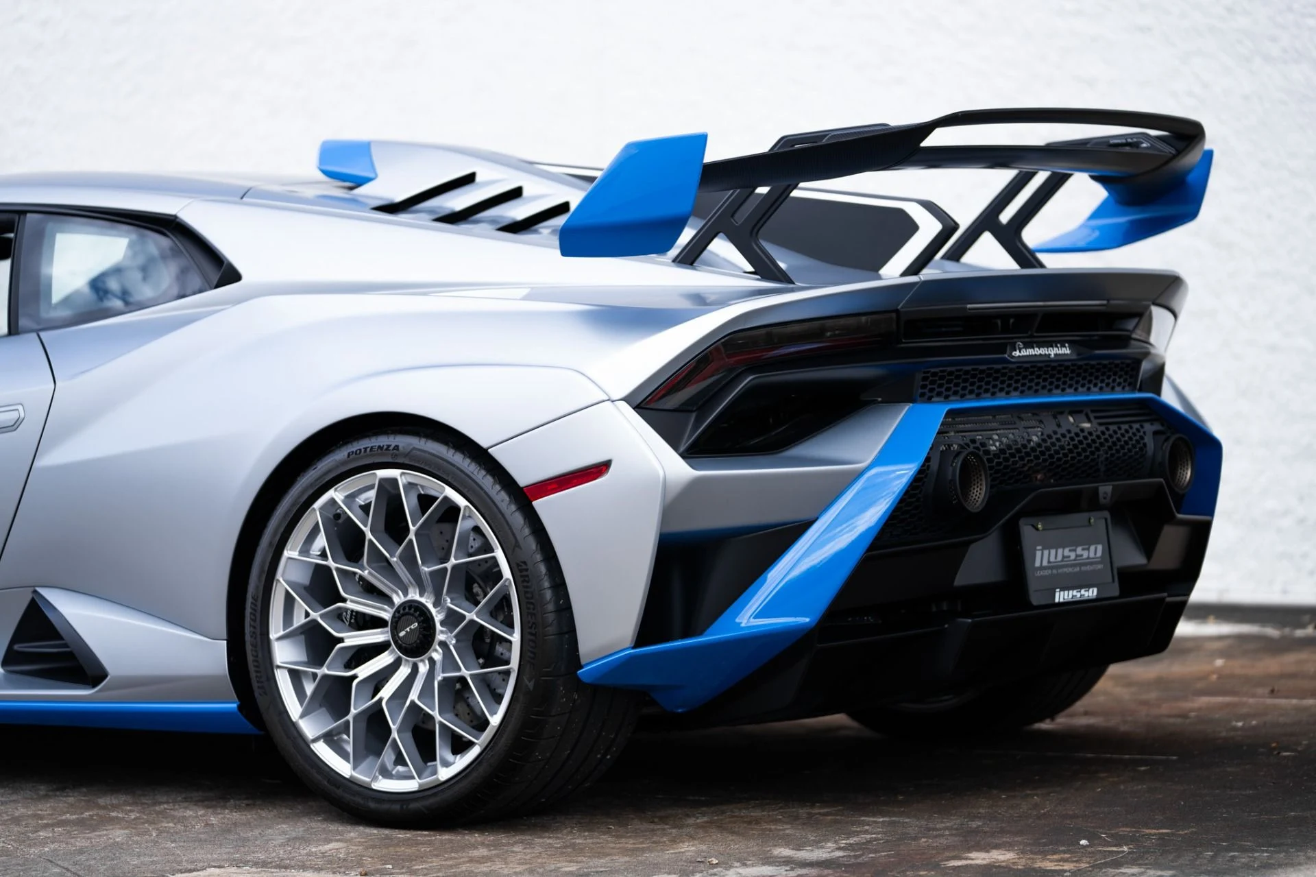 mph030_1328007503_Used_2023_Lamborghini_Huracan_STO_1760737861_852e8cb469