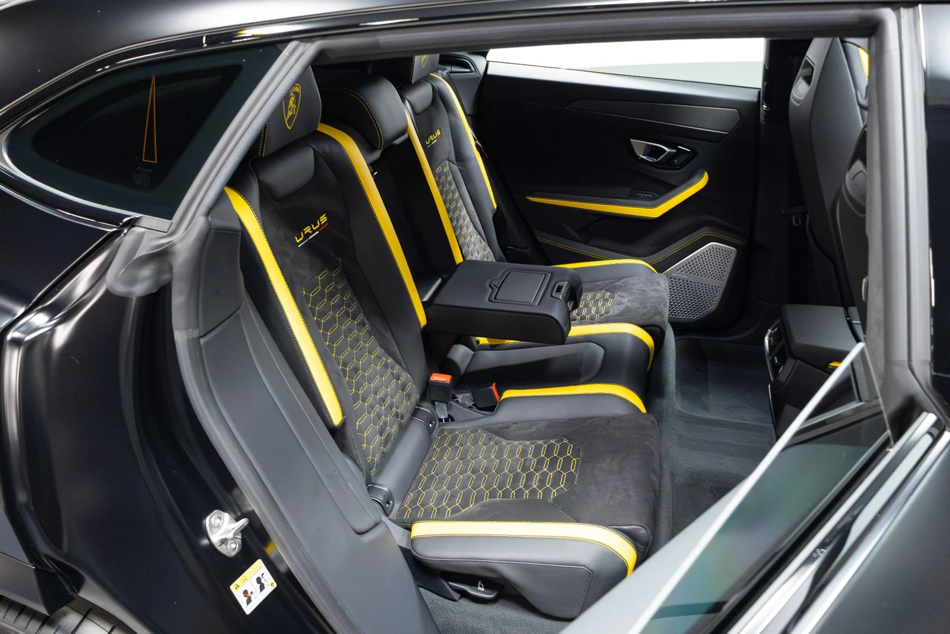 mph030_1339362897_Used_2022_Lamborghini_Urus_Graphite_Capsule_1775757245_274dc83d81