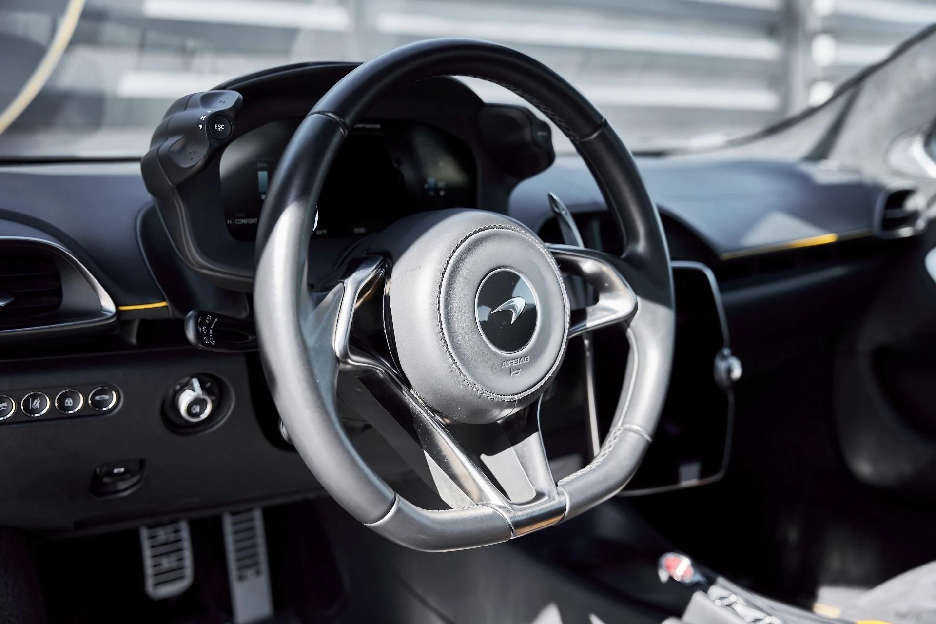 mph030_1357416239_Used_2023_Mc_Laren_Artura_1770256455_746245d55c