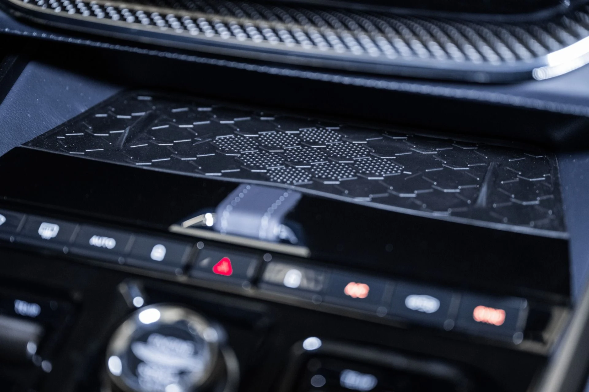 mph030_1373103901_Used_2025_Aston_Martin_DBX_707_1754709382_d4cbf1f74f