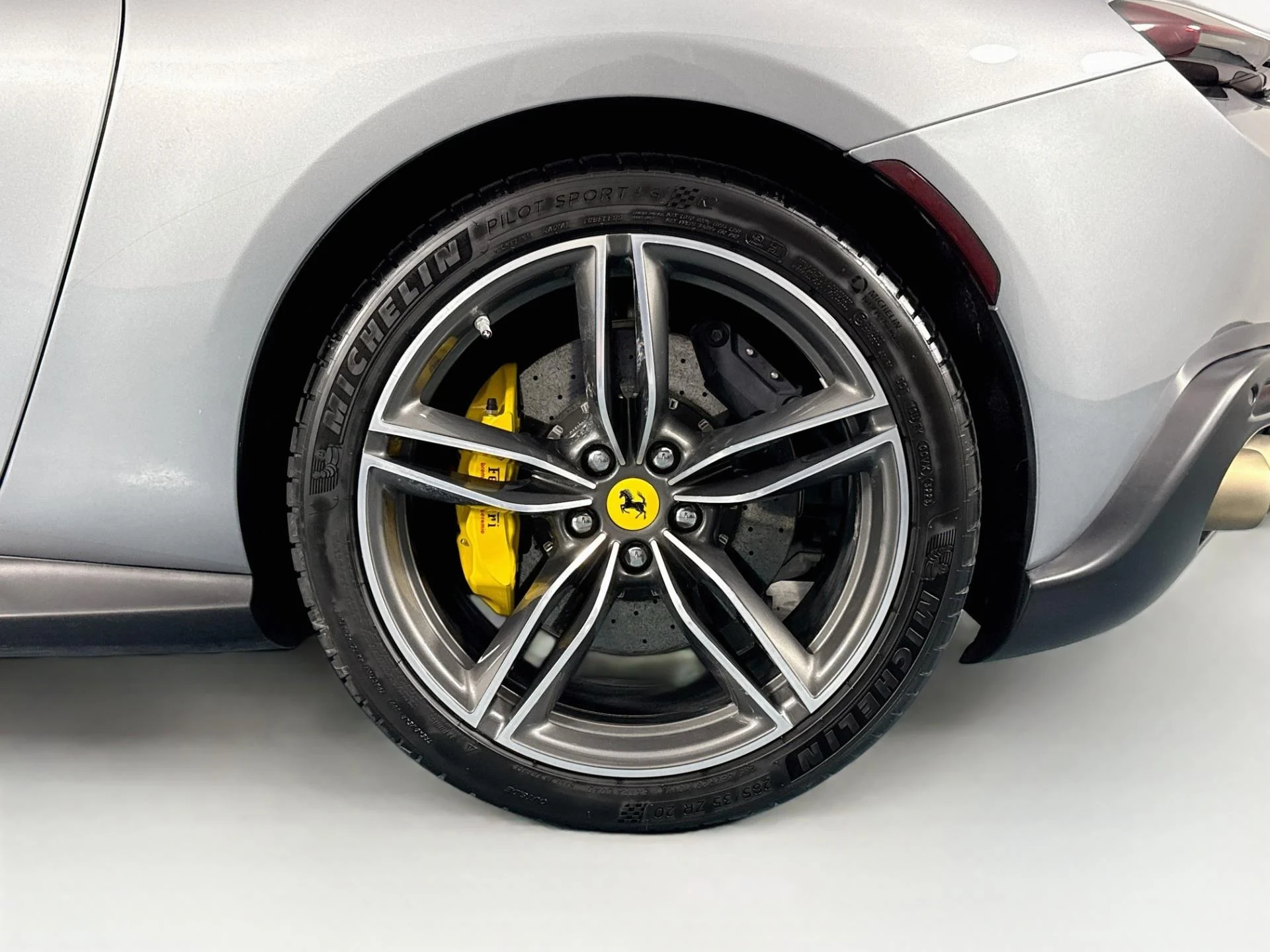 mph030_1396047646_Used_2021_Ferrari_Roma_1787957261_24446d8bae